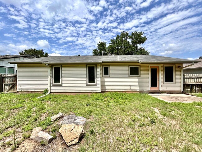 Building Photo - 3305 Oak Alley