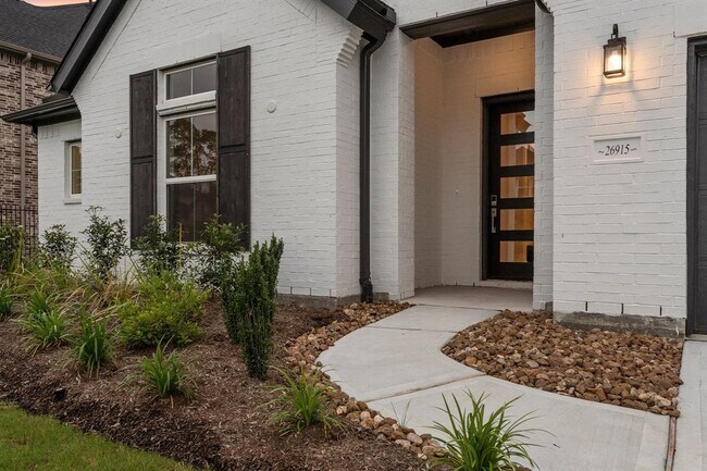 Building Photo - 26915 Longwood Ledge Ln
