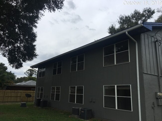 Building Photo - 2 Bedroom 1 Bath upstairs unit in Orlando ...