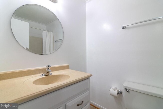 Building Photo - 4796 Gainsborough Dr