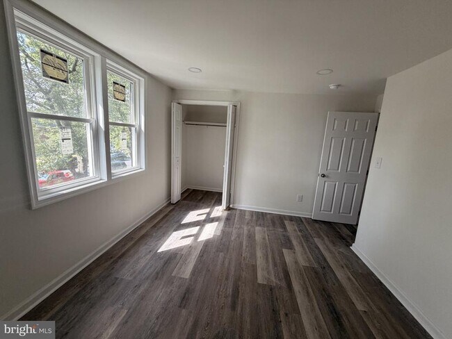 Building Photo - 1235 Elson Rd