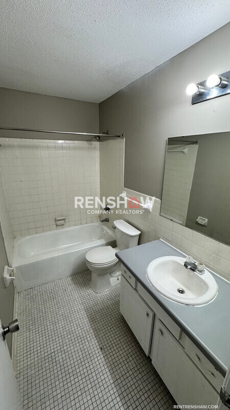 Building Photo - 3212 13 Colony Mall