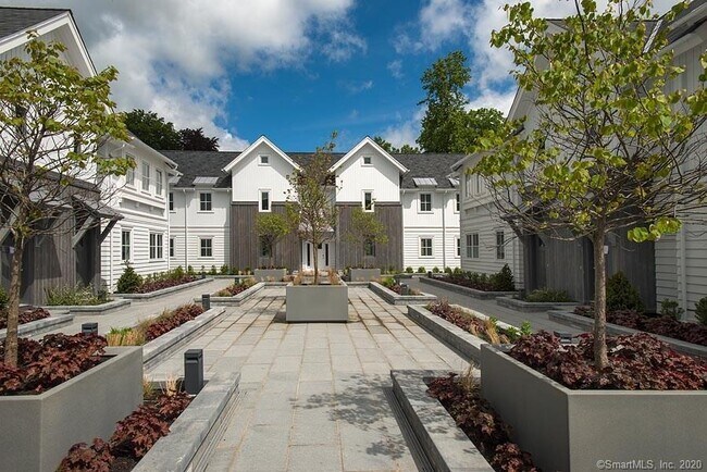 Building Photo - 4 Morningside Dr N