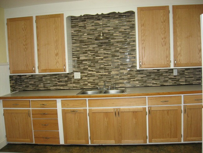 Kitchen - 604 W 3rd Ave