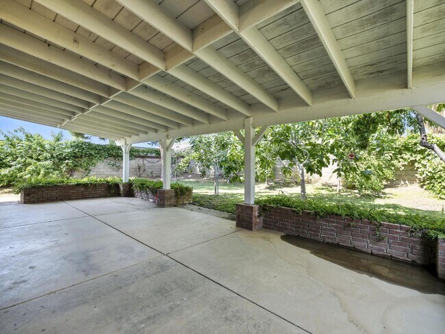 Building Photo - 44131 Sunmist Ct