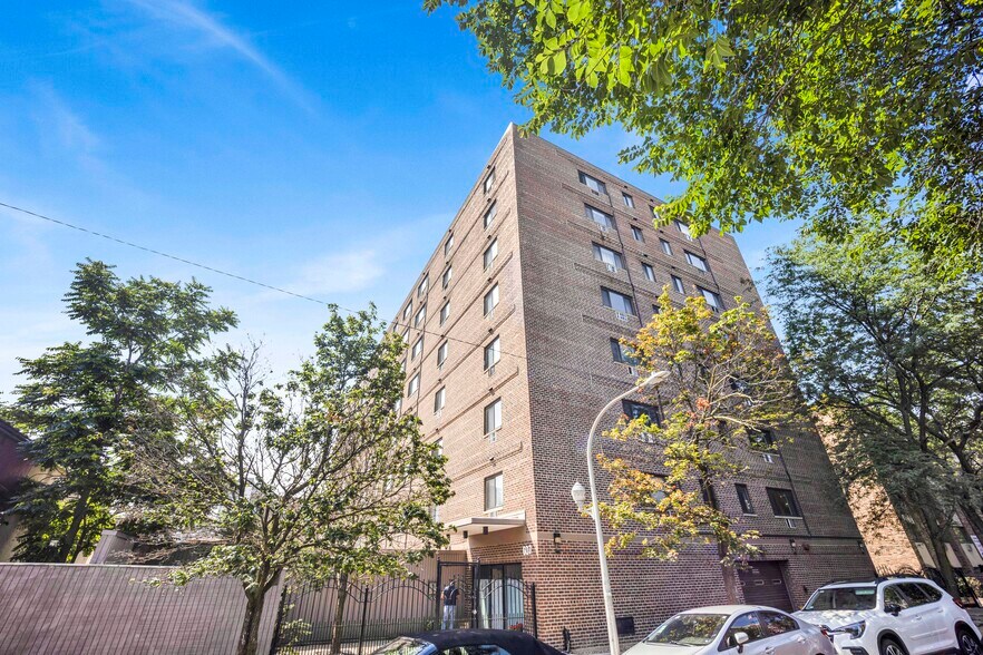 Building Photo - 607 W Wrightwood Ave
