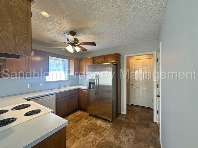 Building Photo - For Lease | Broken Arrow | Available Now!