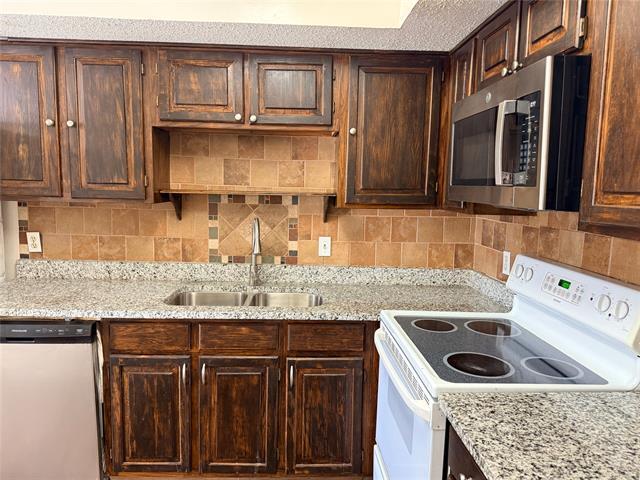 Building Photo - 2300 Bamboo Dr