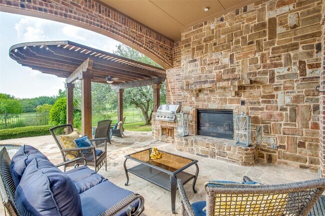 Building Photo - 2613 Round Table Blvd