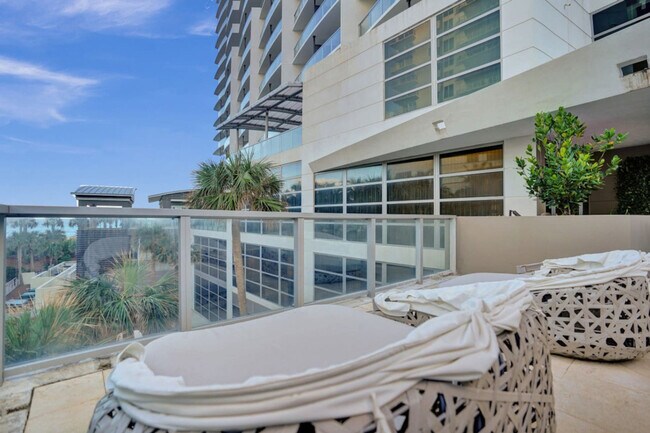 Building Photo - 3100 N Ocean Dr