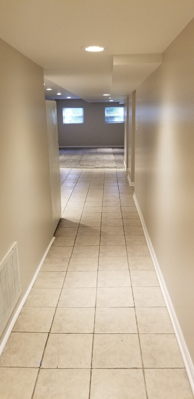 Building Photo - 4039 N Long Ave