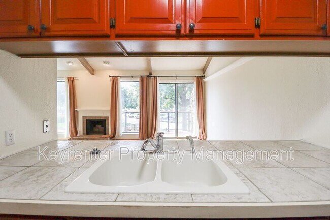 Building Photo - 1505 Riverside Dr