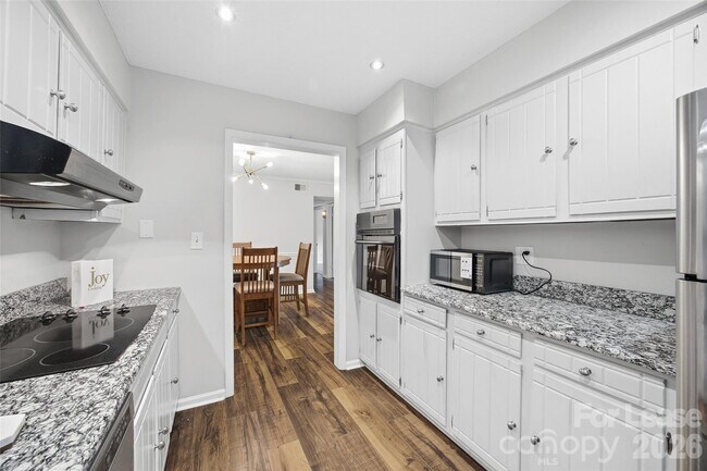 Building Photo - 4739 Hedgemore Dr