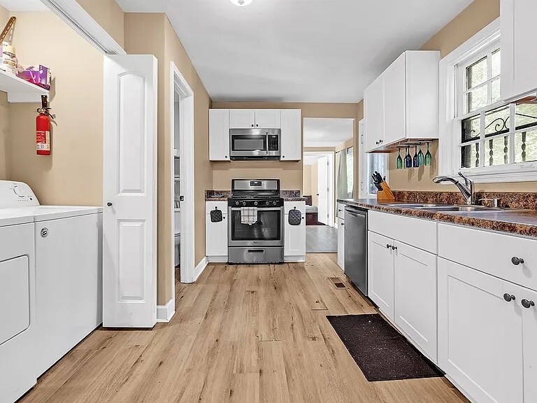 Building Photo - 3704 Friar Tuck Rd