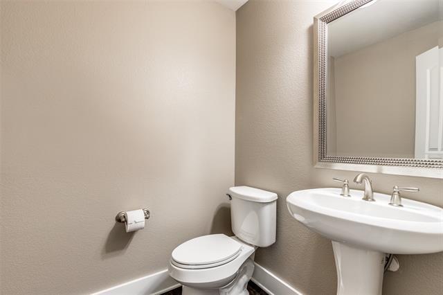 Building Photo - 5404 Locust Dr