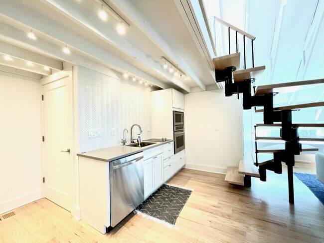 Building Photo - 110 Downtown Carriage House