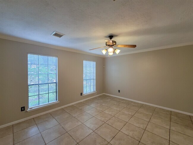 Building Photo - 17207 Meadow Heights Dr