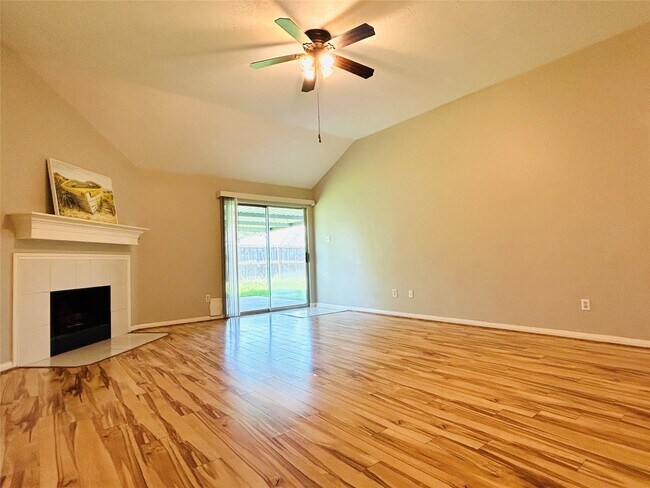 Building Photo - 1404 Helmsley Dr