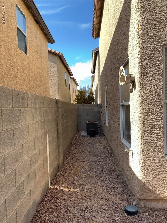 Building Photo - 1265 Orchard View St