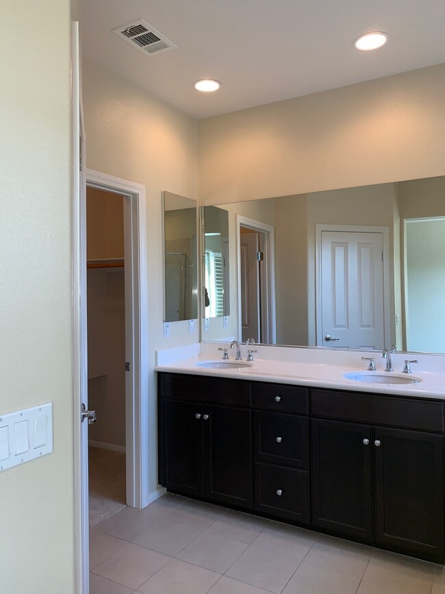 Building Photo - 10777 Canyon Grove Trail