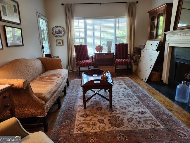 Building Photo - 1015 Holly Dr