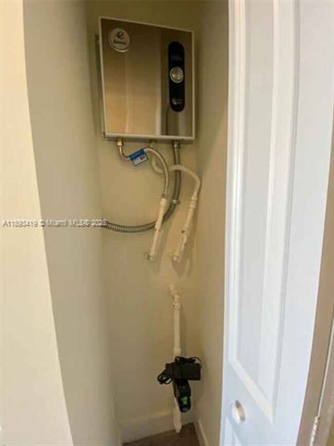 Building Photo - 10250 NW 66th St