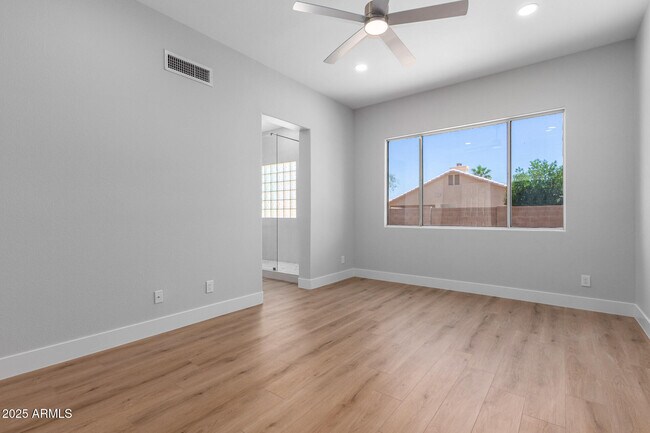 Building Photo - 13711 W Tara Ln