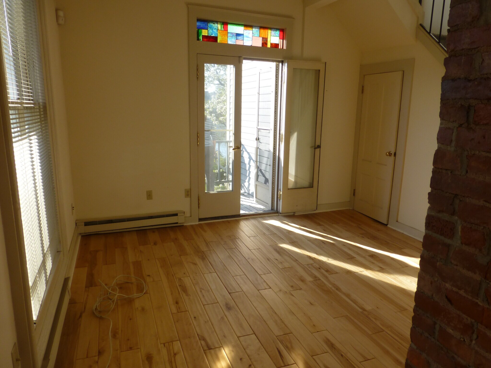 living room has french doors to balcony - 642 Quinnipiac Ave