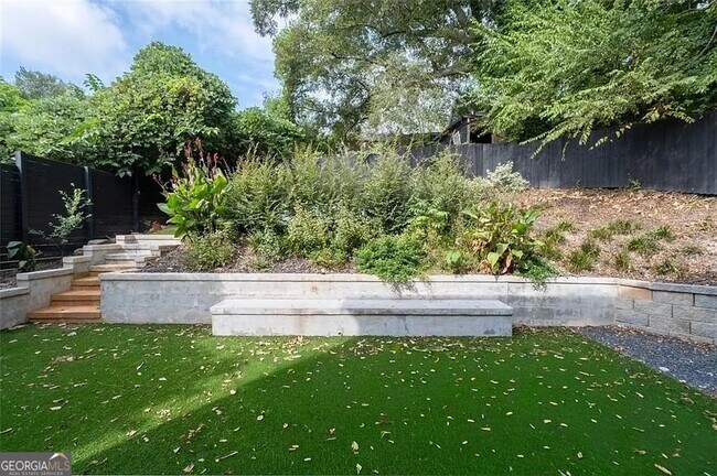 Building Photo - 813 Coleman St SW