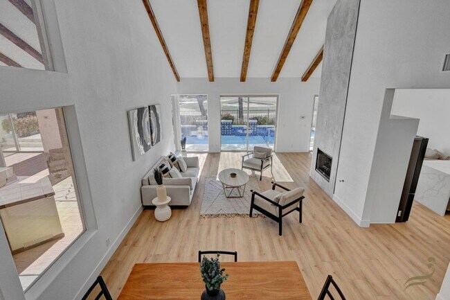 Building Photo - 3 Bedroom, 2.5 Bath Golf Course Home in Guard-Gated Canyon Gate