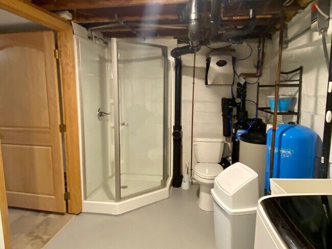 Building Photo - Nice 3 Bedroom house on the river front in Hudson