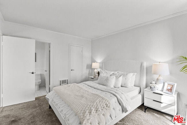 Building Photo - 11645 Montana Ave