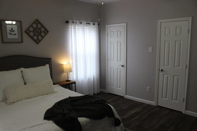 Building Photo - Spacious, Fully-Furnished 2/2 Condo Minutes from Campus - SPRING SEMESTER LEASE AVAILABLE!