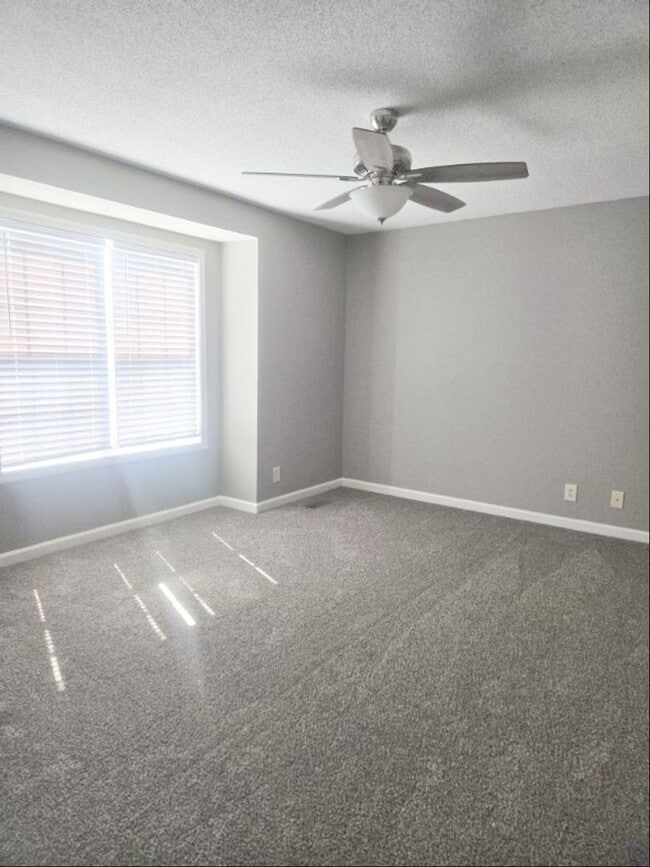 Building Photo - 3 Bedroom 2 Bathroom Home