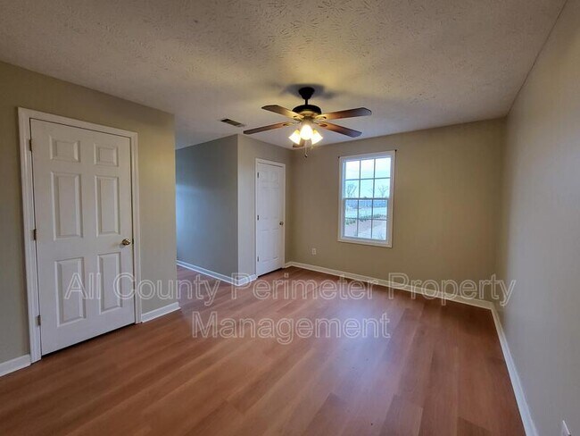 Building Photo - 653 Glenn Gee Rd