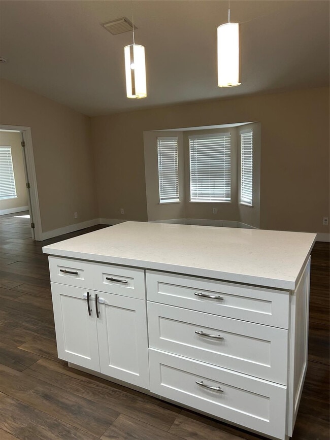 Building Photo - 214 Eldron Blvd NE