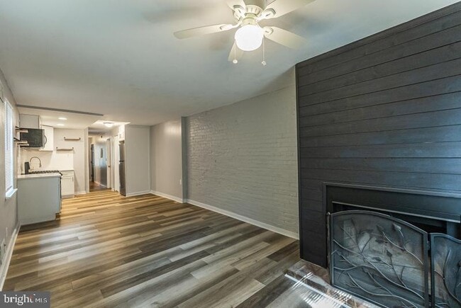 Building Photo - 428 Dickinson St