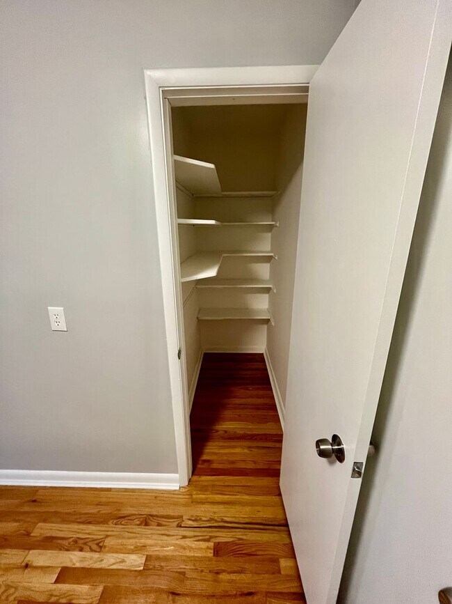 Building Photo - 2739 Lafeuille Ave