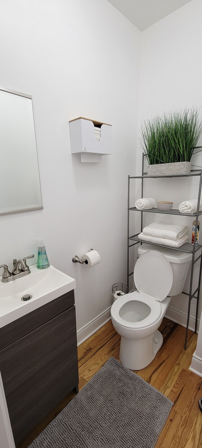 Hlf Bth - Fully Furnished - 708 Vermont St