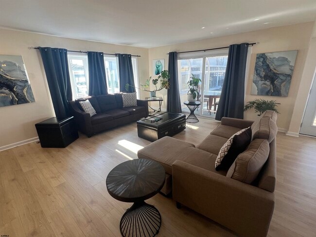 Building Photo - 239 N Derby Ave