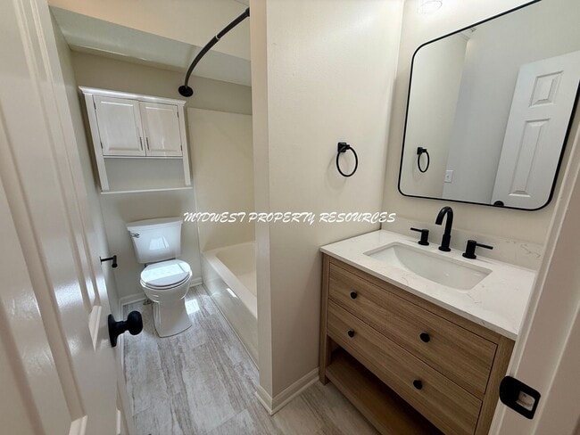 Building Photo - Beautifully Updated 3 Bed, 2 Bath Split-Level Home with Finished Basement