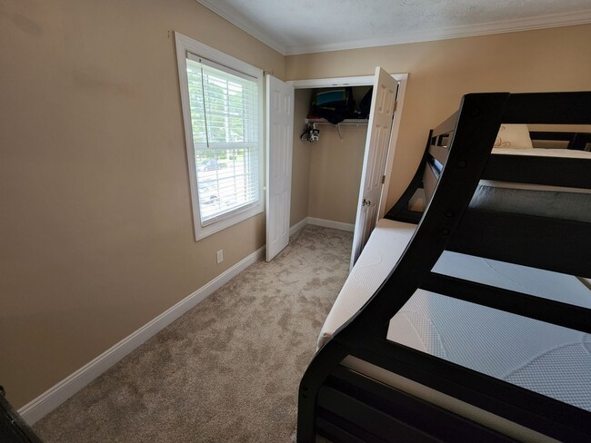 Building Photo - Staycation near everything Fayetteville