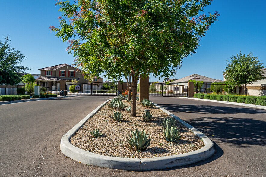 Building Photo - 15877 W Mauna Loa Ln