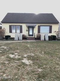 Building Photo - 15 Grounds Pl