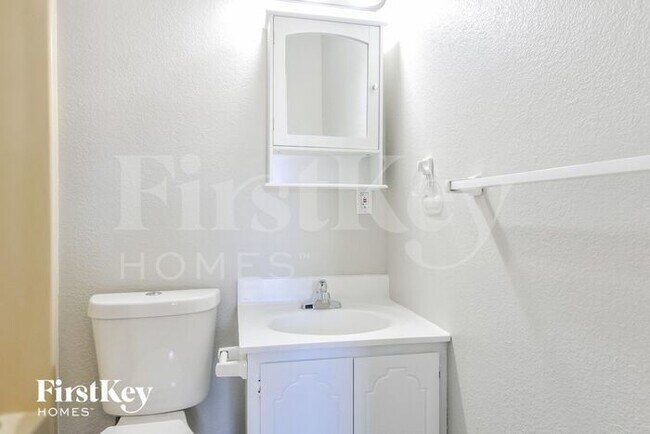 Building Photo - 2141 Treasure Island Dr