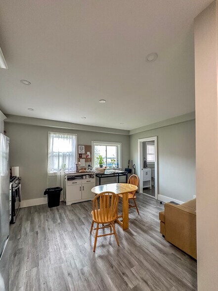 Building Photo - 42 Irwin St