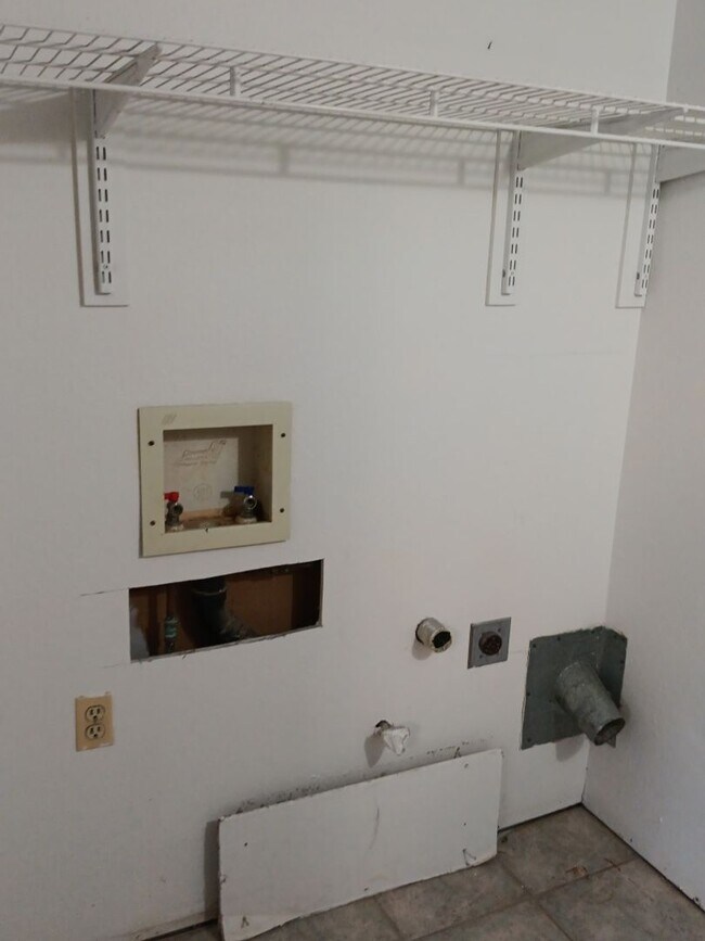 Building Photo - 2313 Raymac Rd SW