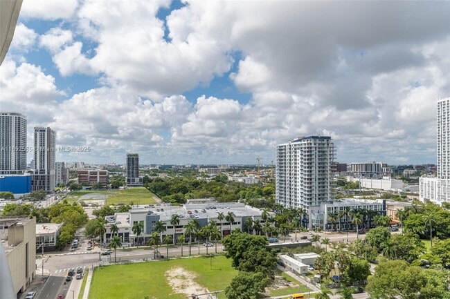 Building Photo - 1750 N Bayshore Dr