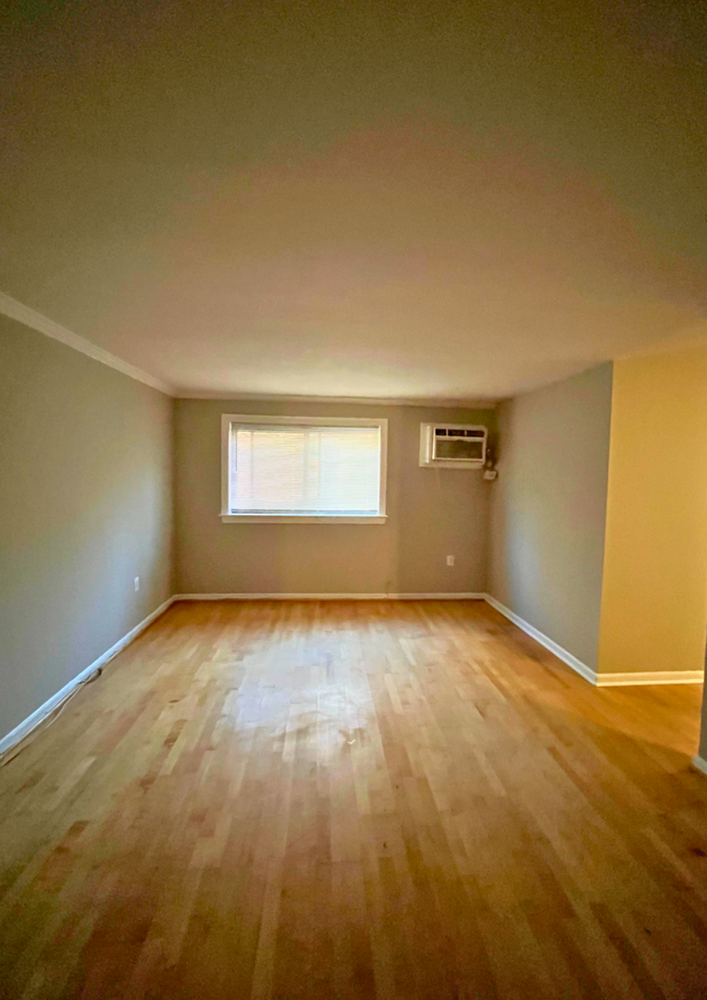 Building Photo - NEWLY AVAILABLE - RENOVATED 2 BR UNIT IN T...