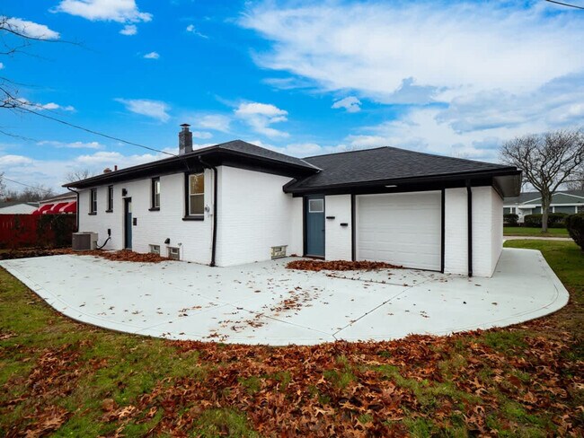 Building Photo - 4155 Ascot Ln